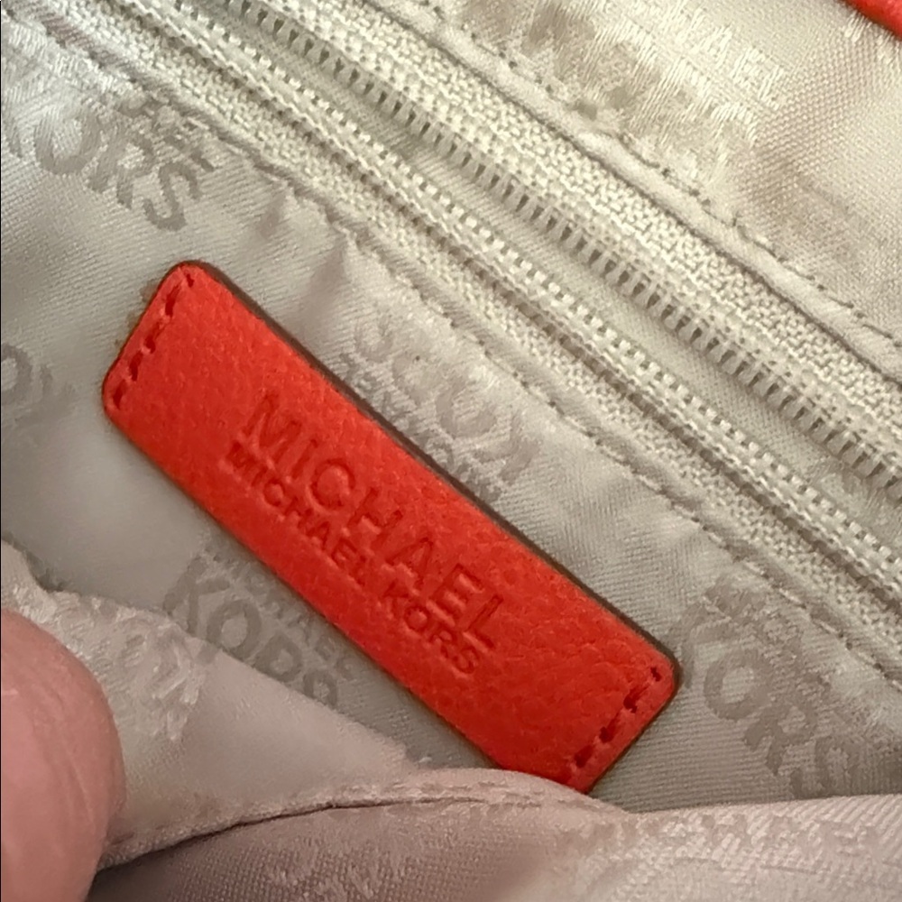 Michael Kors Pebbled Leather crossbody bag EST 1981 Gold hardware. Like New - Picture 13 of 16
